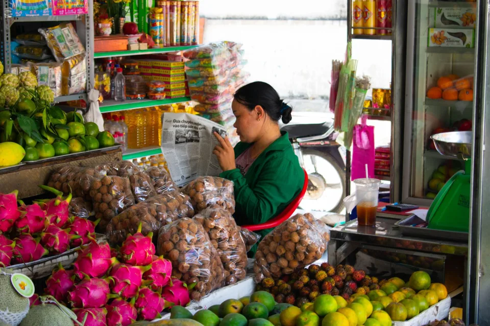 Kệ sữa, bánh kẹo và đồ khô